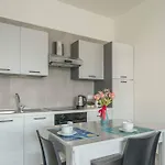 Einstein - Modern With Balcony Apartment Somma Lombardo
