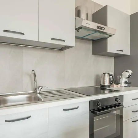 Einstein - Modern With Balcony Apartmán