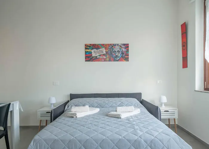 Einstein - Modern With Balcony Apartmán *