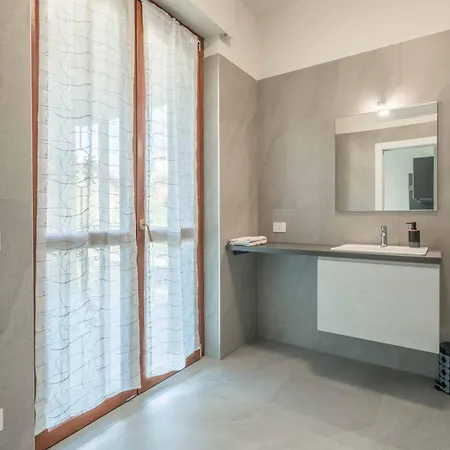 Einstein - Modern With Balcony Apartment